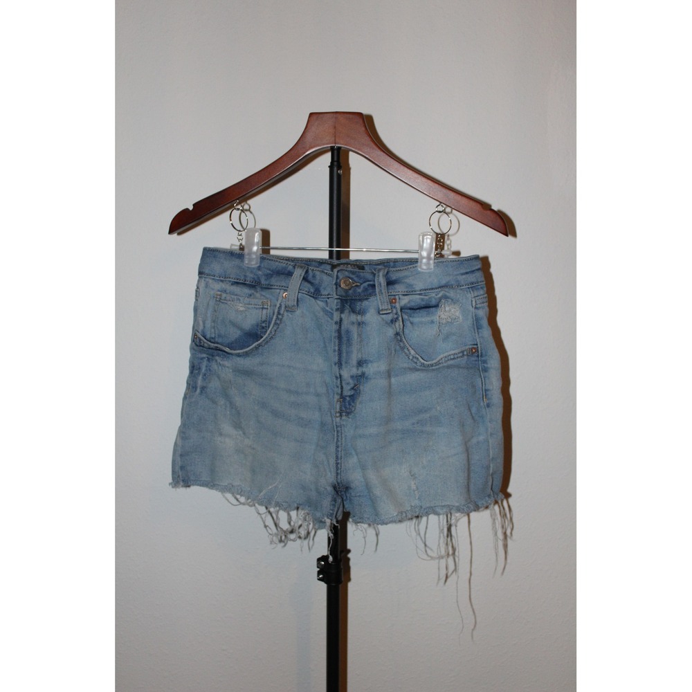 Wild Fable Women's High Rise Mom Shorts Light Wash Distressed Denim Size 6